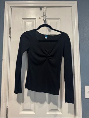 Old Navy Black Ribbed V-Neck Long Sleeve Top with Front Ruched Detail